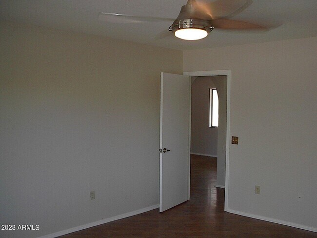 Building Photo - 1940 W Manrad Dr