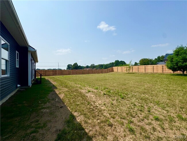 Building Photo - 6251 Meadow Dr
