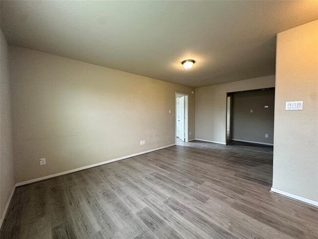 Building Photo - 15610 Whisper Woods Dr