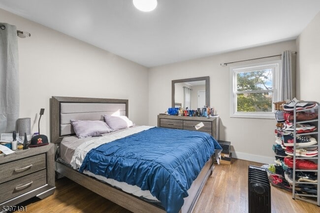 Building Photo - 22 Crescent Ct