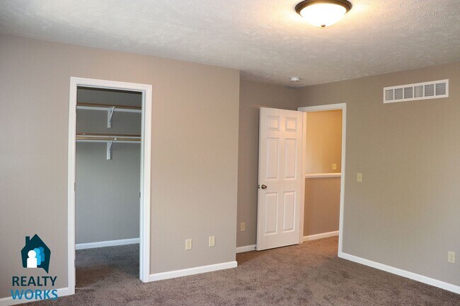 Building Photo - 805 Charleston St