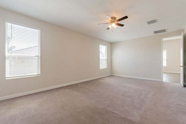 Building Photo - Beautiful and Spacious Single-Level Family...