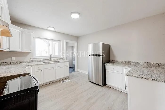 Building Photo - 1937 Bullard St