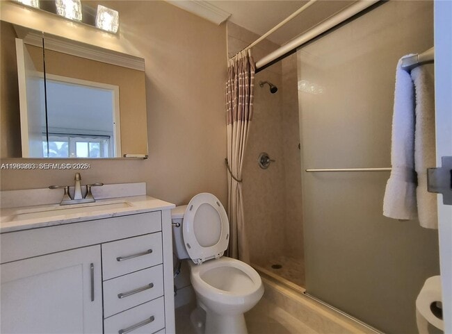 Building Photo - 662 North Dr