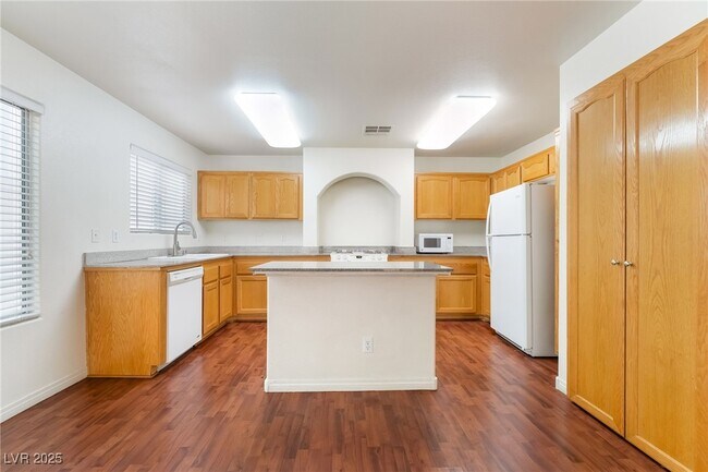 Building Photo - 7275 Phlox Rd