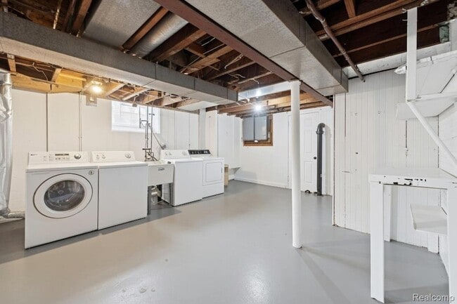 Building Photo - 1524 Cicotte Ave