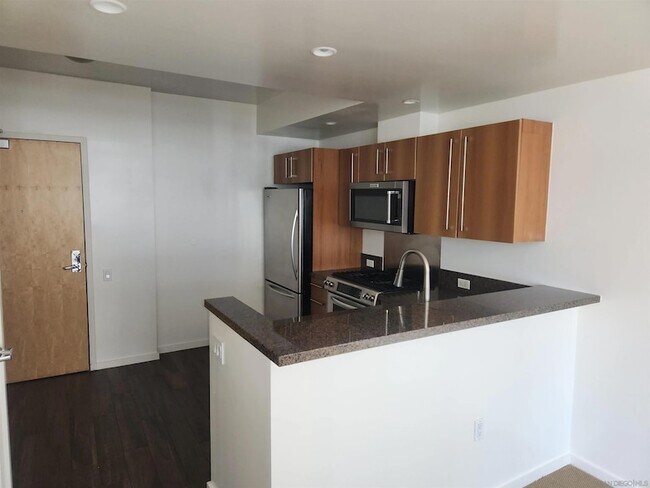 Building Photo - 321 Tenth Ave