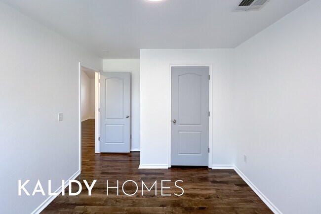 Building Photo - 7807 Bennie Terrace