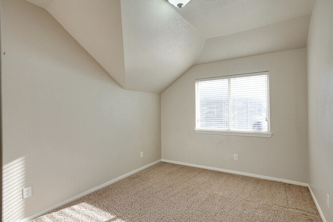 Building Photo - 4 bed Golf community for lease!