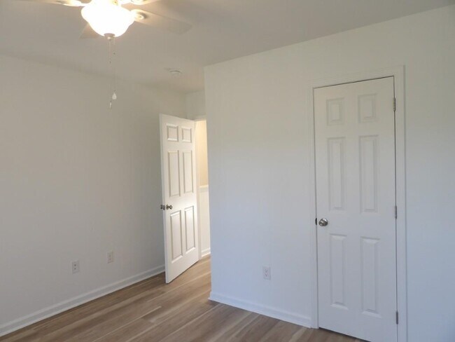 Building Photo - 4116 Horseshoe Rd N