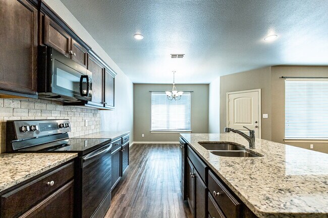 Building Photo - Outstanding 4 Bedroom Home in North Pointe!