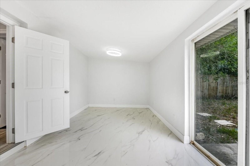 Building Photo - 2110 Alemanda Dr