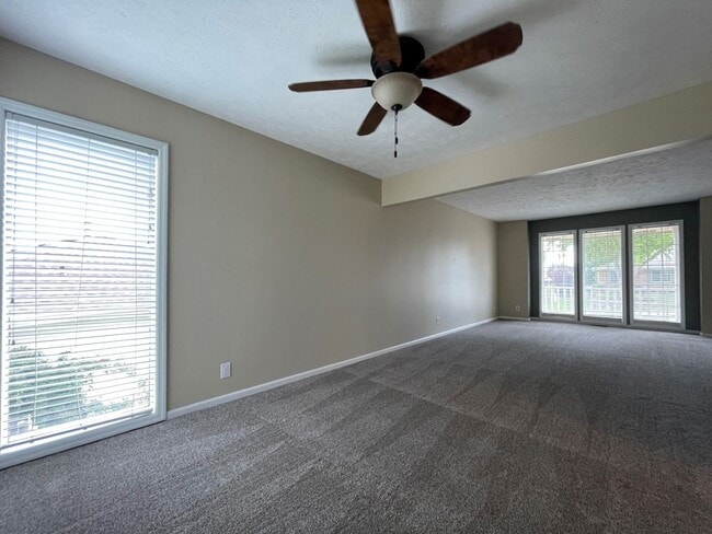 Building Photo - Home For Rent Bellevue!