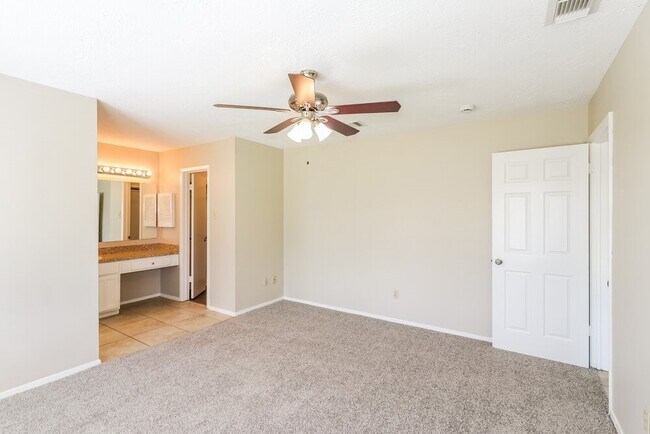 Building Photo - 8443 S Meadow Bird Cir