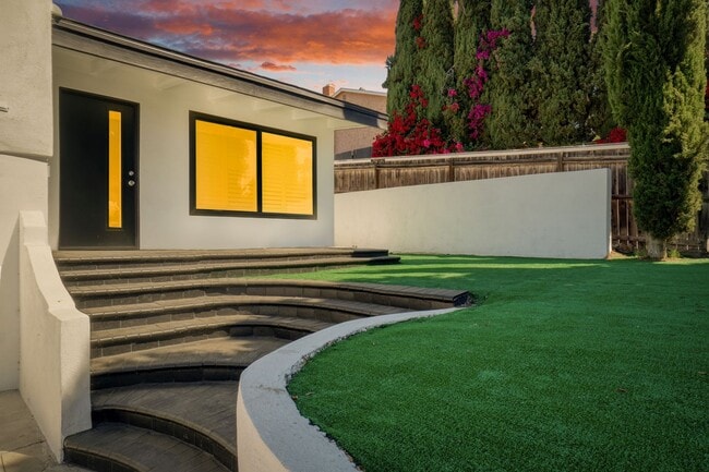 Building Photo - Updated three bed two bath house in Thousand Oaks with attached garage