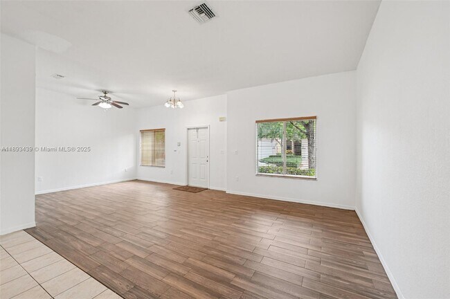 Building Photo - 2456 SE 19th Ct