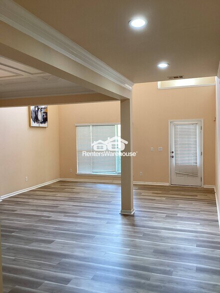 Building Photo - 4470 Hedgewood Dr