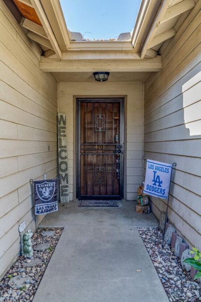 Building Photo - 407 Hoover Ave