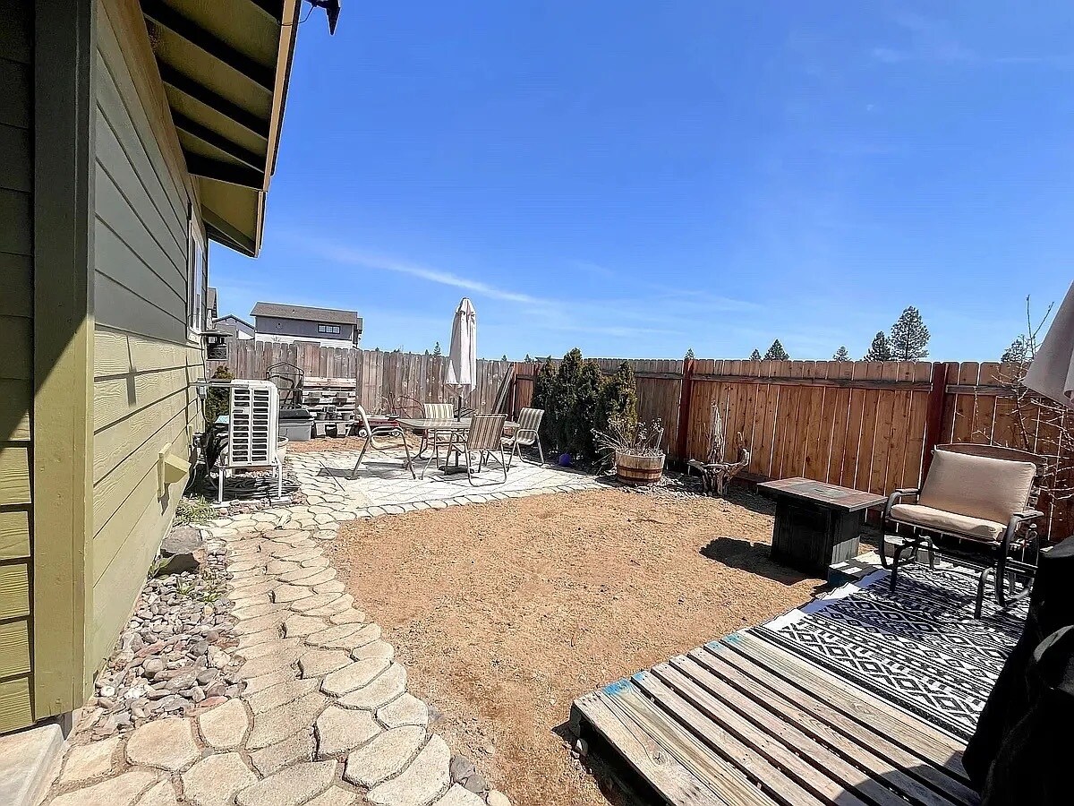 Building Photo - 51726 Putney Ln