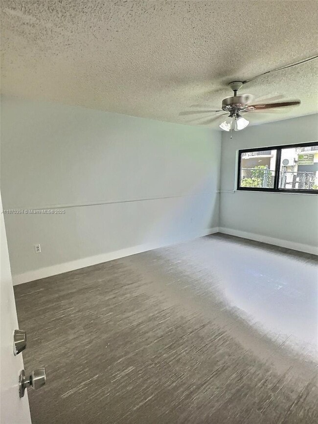Building Photo - 1490 W 42nd Pl