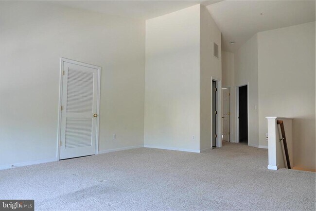 Building Photo - 1115 Crestfield Dr