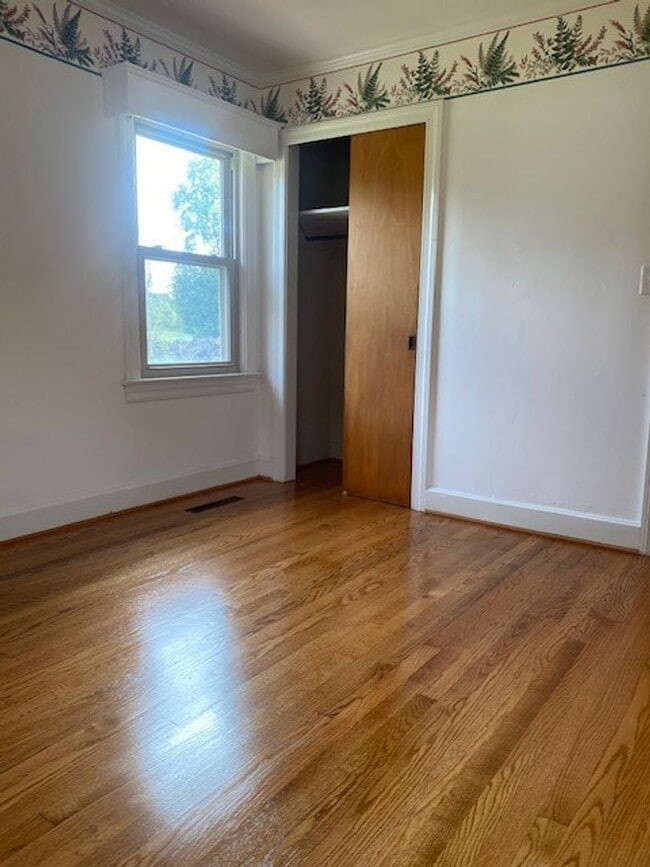 Building Photo - 819 Old Smith Chapel Rd