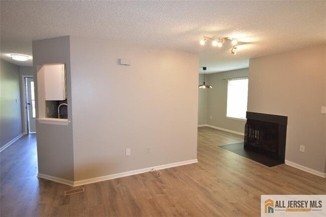 Building Photo - 49 Farnham Square