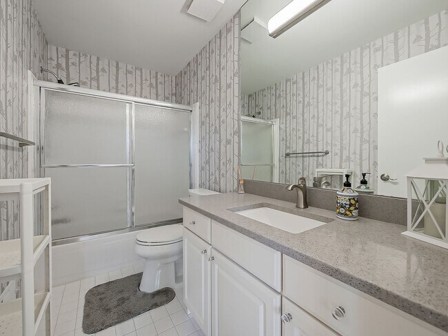 Building Photo - AVAILABLE NOW! Sun-Filled 3-Bed, 2.5-Bath Home with Golf Course Views in Bloomfield Hills