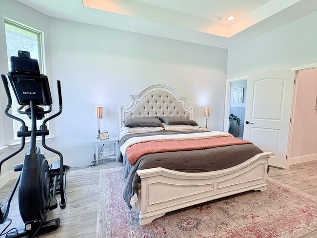 Building Photo - 55 Ruskin Dr W