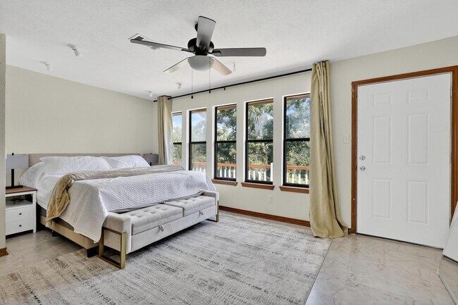 Building Photo - 231 Schmidt Ln