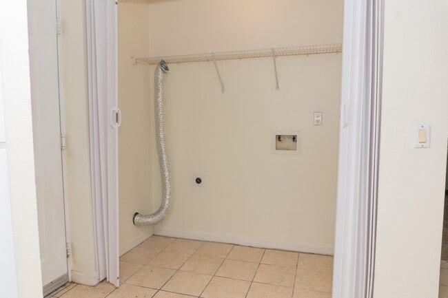 Building Photo - 4270 Calinda Ln