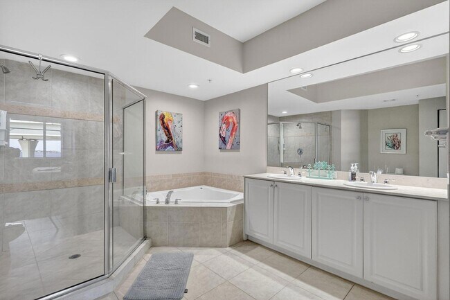 Building Photo - 415 NW Flagler Ave