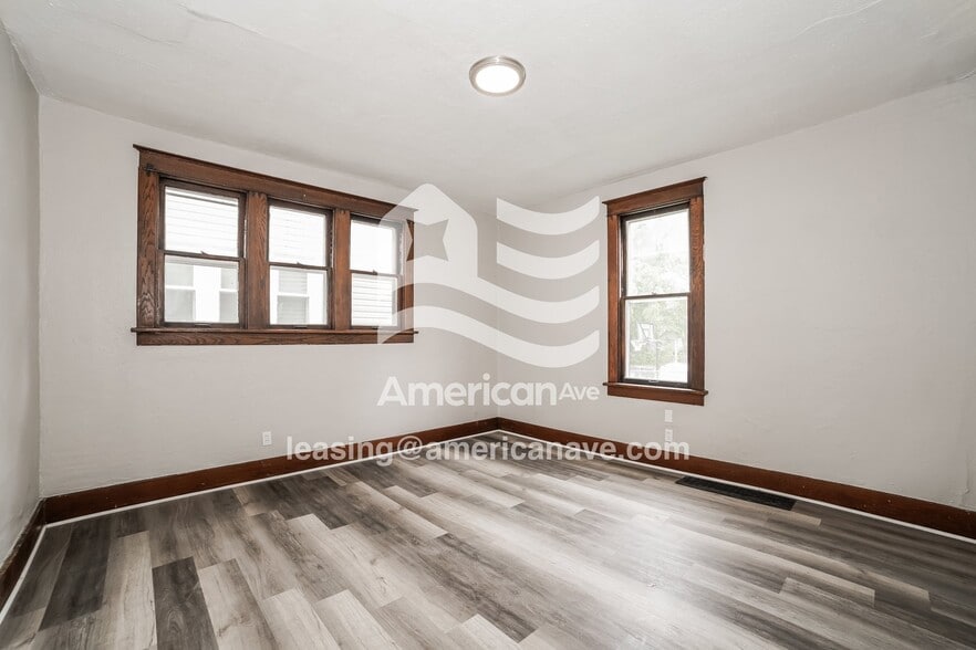 Building Photo - 707 E Republic St