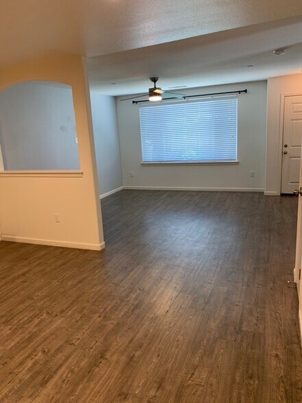 Building Photo - 244 Burrel Dr