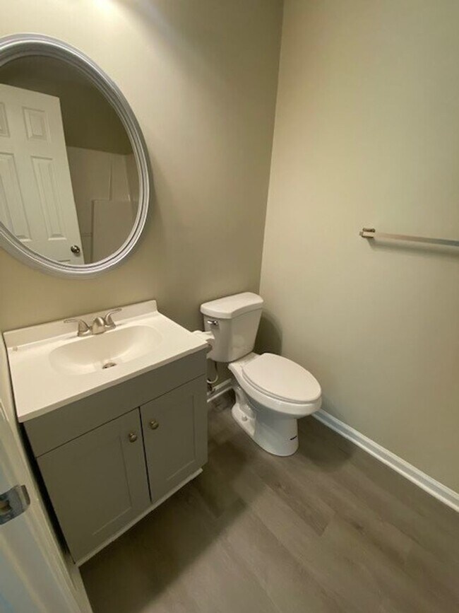Building Photo - Welcome to this charming 3-bedroom, 2-bathroom home located in the vibrant city of Wilmington, NC.