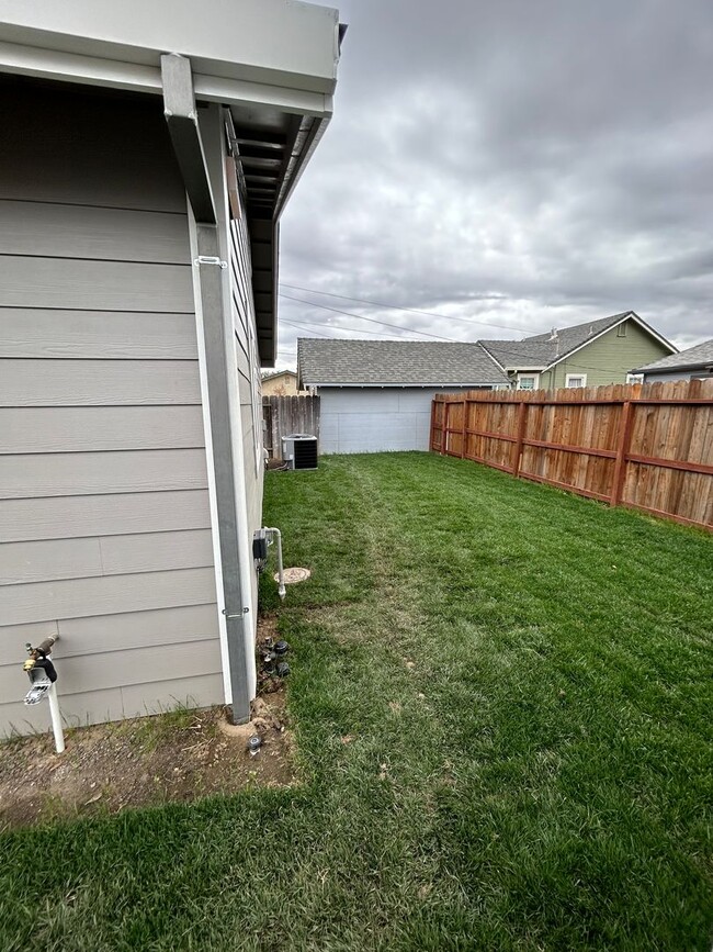 Building Photo - Newly Built 3 Bed/2 Bath Home