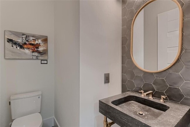 Building Photo - 6008 Lantern View Dr