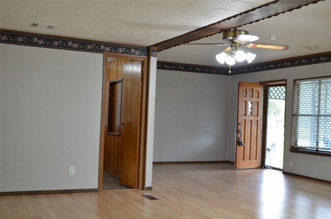 Building Photo - 2020 Gage Rd