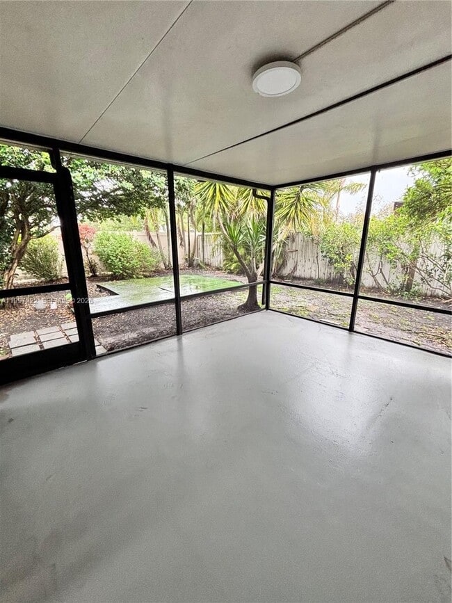 Building Photo - 821 W Beckley Square