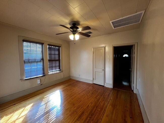 Building Photo - Four Bedroom, Two Bathroom , House Near UL...