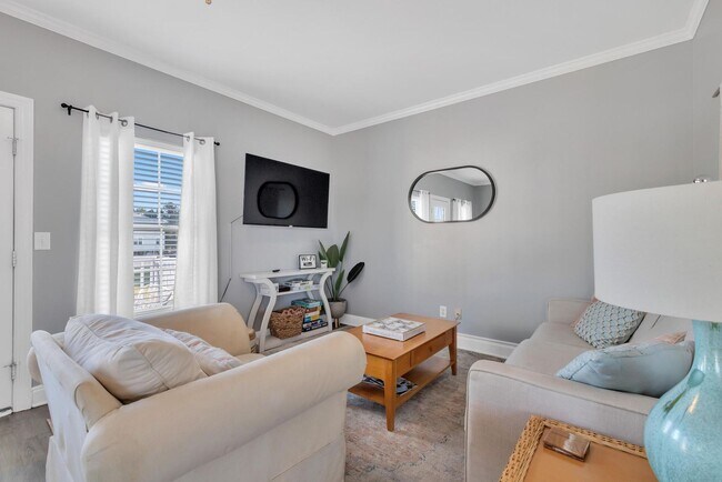 Building Photo - Updated coastal townhome- fully furnished!