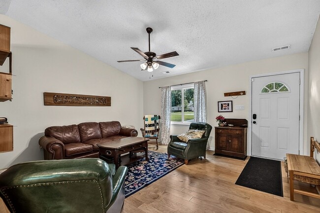 Building Photo - Nestled cul-de-sac home in Falcon Crest