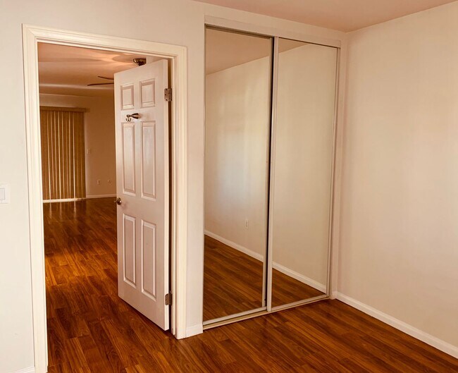 Building Photo - Gated Oceanside 1BR – Pool, Spa, Parking + Water/Trash Included! Won’t Last!