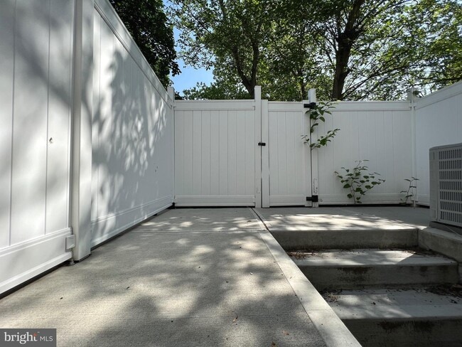 Building Photo - 1505 S 49th St