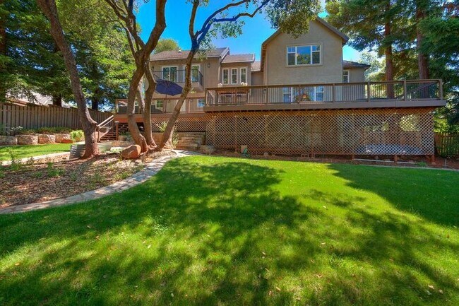 Building Photo - 12422 Homestead Way
