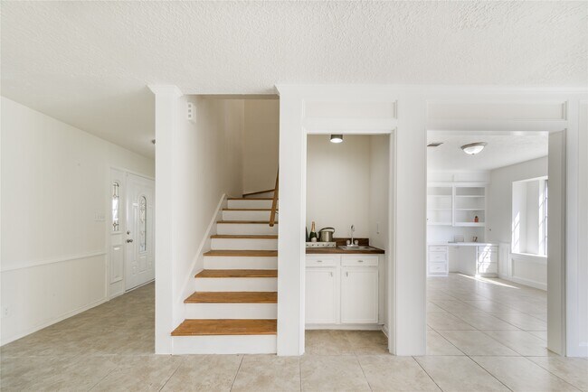 Building Photo - 18318 Ella Blvd