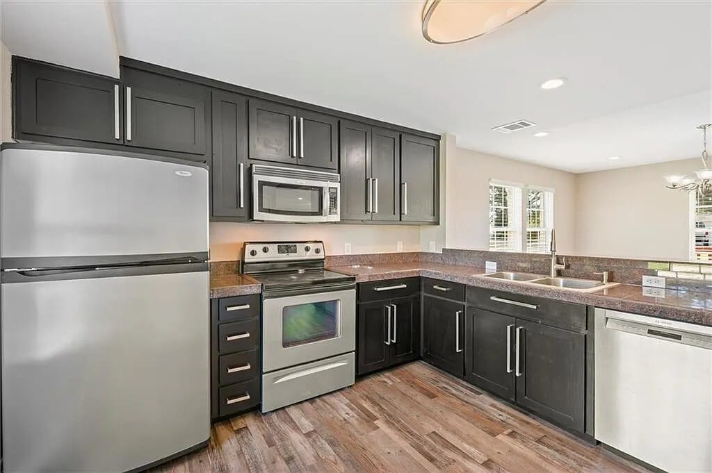 Kitchen - 8508 Grandview Dr