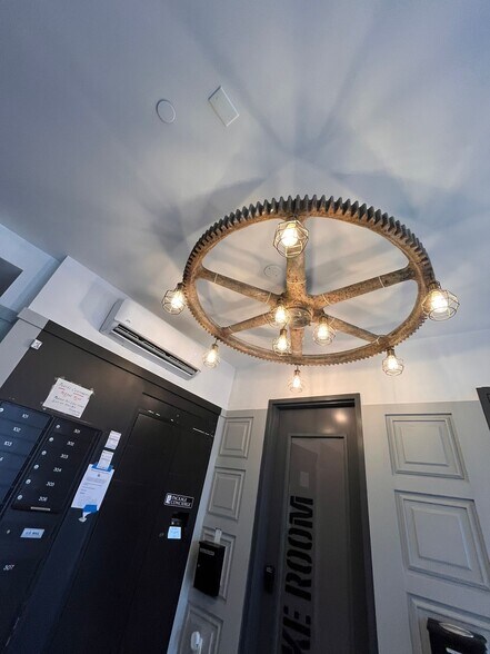 Building Photo - 568 Communipaw Ave