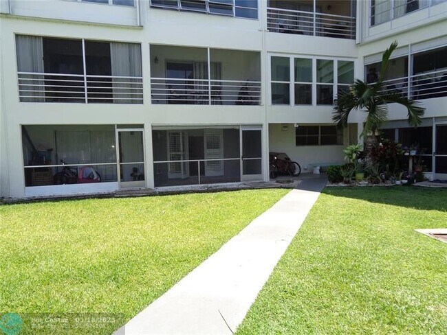 Building Photo - 4200 Crystal Lake Dr