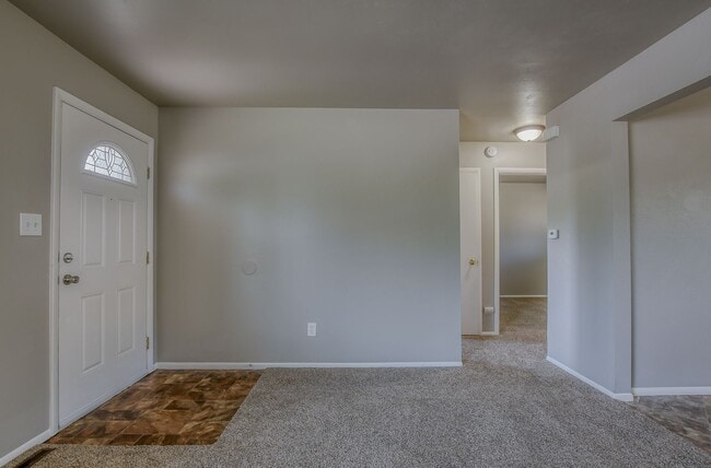 Building Photo - Centrally located 4 bedroom home!